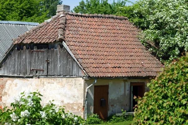 Вид Хорошую Старинную Черепичную Крышу Старого Дома — стоковое фото
