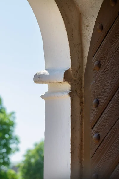 Fragment Heavy Arched Door — Stock Photo, Image