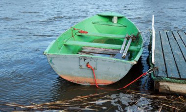 Tekneli su kanalı..
