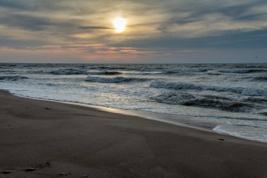 Baltık Denizi 'nin bir akşam manzarası.