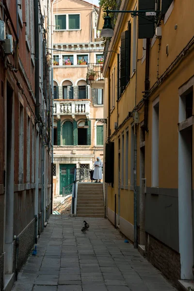 Itálie Venice Června Benátky Jsou Město Severovýchodě Itálie Žena Jeptiška — Stock fotografie
