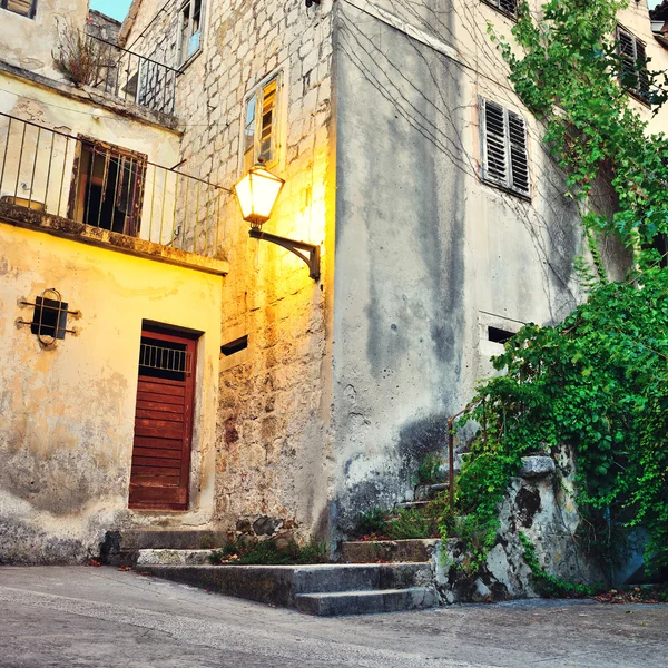 Милі старі дворі в Хорватії. — стокове фото