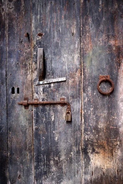 Vecchia sporca porta di legno — Foto Stock