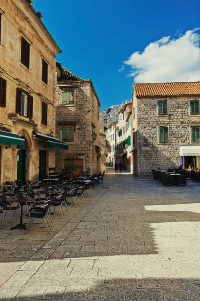 Vieille cour mignonne en Croatie . — Photo