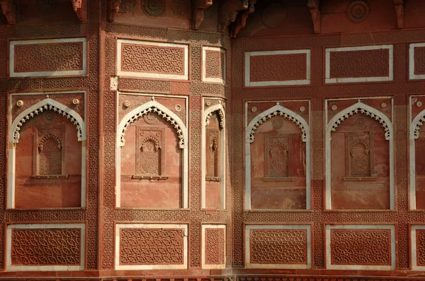 Hermosa pared ornamentada dentro del fuerte de Agra, famoso punto de referencia, India —  Fotos de Stock
