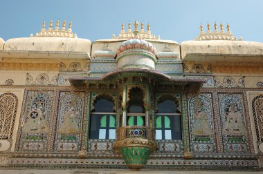 closeup tavus kuşu (mor chok) Meydanı'nda şehir palace udaipur, Hindistan