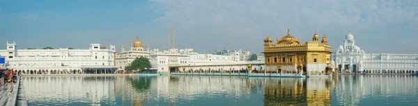 Panorama zlatého chrámu posvátného (harmandir sahib) v amritsar, punjab, Indie, — Stock fotografie