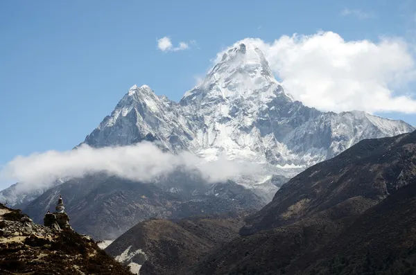 Zirve ama dablam dağ - 3d en popüler Himalaya Peak, nepal — Stok fotoğraf