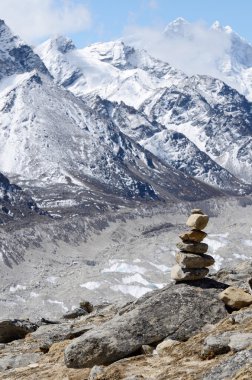 taş işaretleyicisinde khumbu bölge, Himalayalar, nepal