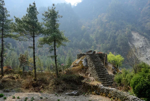 Kamenné schody místo pro rituální spalování mrtvých lidí, Nepál — Stock fotografie