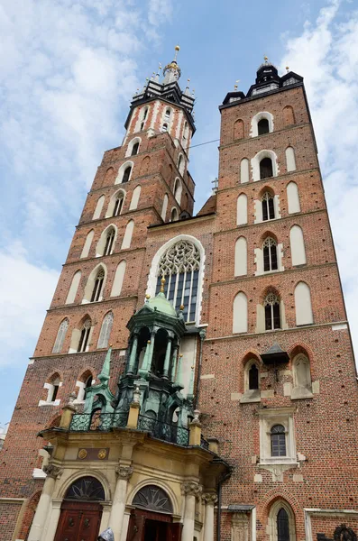 Mariacki-kyrkan - berömda gotiska kyrkan i krakow, Polen Stockbild