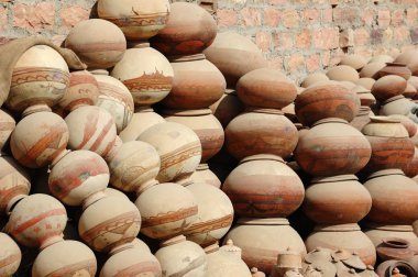 bishnou insanlar, Hindistan tarafından üretilen geleneksel Nepal seramik