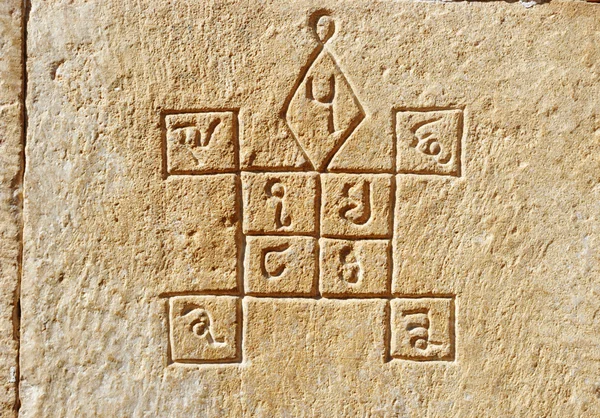 Alte hinduistische Astrologie-Symbole an der Wand, jaisalmer, Indien — Stockfoto