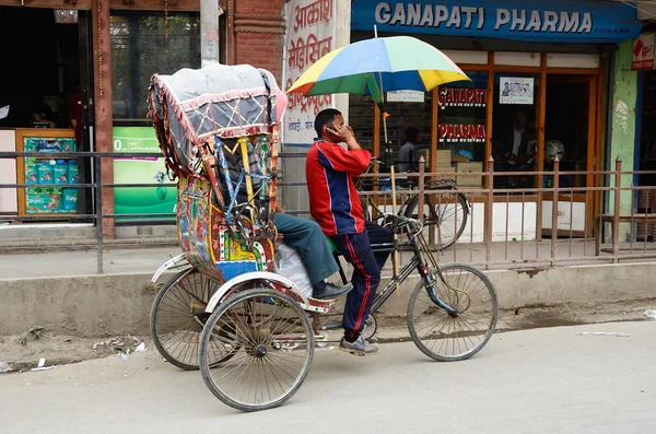 Traveller take a local bicycle rickshaw in Kathmandu,Nepal.Cycle rickshaw - very popular local transport and also it's very cheap — Stock Photo, Image