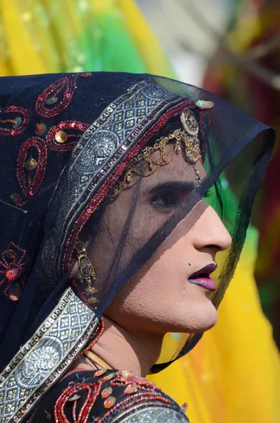 Hijra vestita da donna alla fiera del cammello di Pushkar, India — Foto Stock