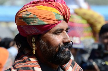 parlak Türban ve küpe rajput gösterir onun bıyık, pushkar, Hindistan