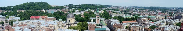 Pitkä panoraama Lvov (Lemberg) vanha kaupunki, Länsi-Ukraina — kuvapankkivalokuva