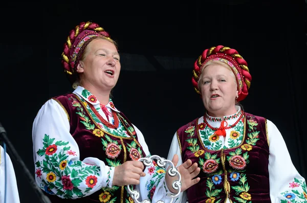 Senior women singing traditional ukrainian song at Day of Kiev holiday,Ukraine — Stock Photo, Image