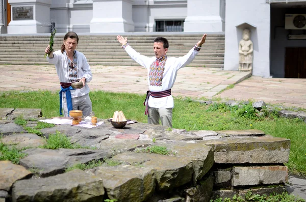 Ukrainian pagan community making ritual ceremony dedicated to Perun,Kiev,Ukraine — Stock Photo, Image