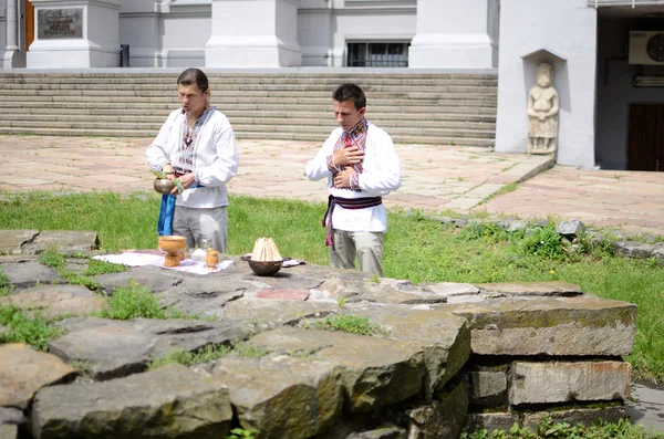 Ukrainian pagan people making ritual ceremony dedicated to Perun,Ukraine — Stock Photo, Image