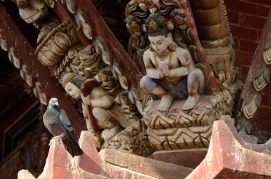 Hint tanrıları ve güvercin - geleneksel ahşap Tapınağı dekorasyon, nepal