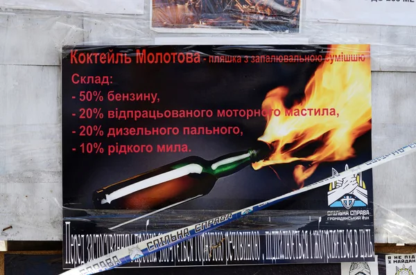 Poster saying how to create national weapon Molotov cocktail,Kiev,Maydan — Stock Photo, Image