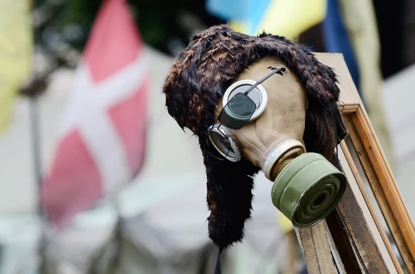 Gas masker - militaire item in relschoppers kamp op maidan nezavisimosti — Stockfoto