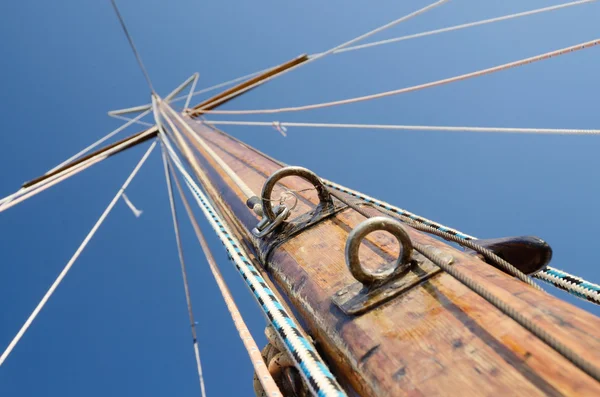 Old wooden mast with crosspieces and backstays, view from deck — Stock Photo, Image