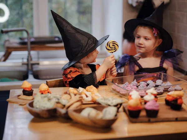 Halloween Holiday Childhood Concept Happy Family Preparing Halloween Two Sisters — Stock Photo, Image