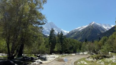 Kuzey Kafkasya 'nın güzel dağları sonbahar mevsiminde, Arkhyz, Karachay-Çerkessia