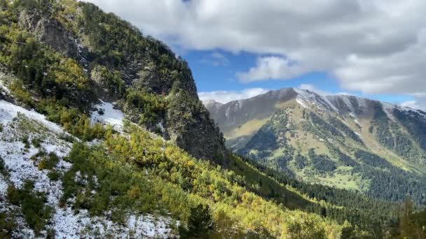 Hermosas montañas del Cáucaso Norte en la temporada de otoño, Arkhyz, Karachay-Cherkessia — Vídeos de Stock