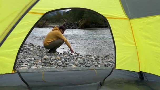 Camping i bergen i norra Kaukasus under höstsäsongen, Arkhyz, Karachay-Cherkessia — Stockvideo