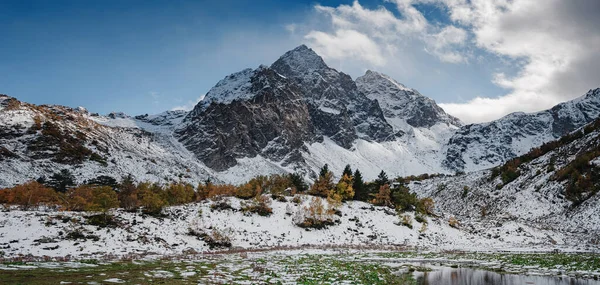 Karachay-Cherkessia, Arkhyz 'deki Kafkasya dağlarına seyahat et..