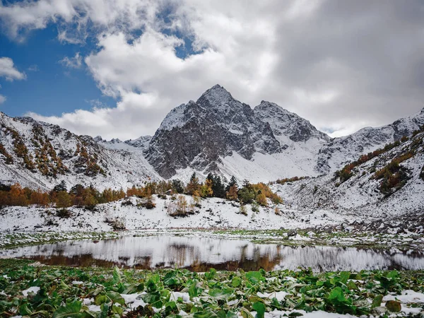 Travel to Caucasus mountains in Karachay-Cherkessia, Arkhyz. — Stock Photo, Image