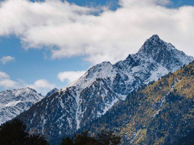 Karachay-Cherkessia, Arkhyz 'deki Kafkasya dağlarına seyahat et..