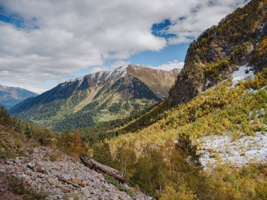 Karachay-Cherkessia, Arkhyz 'deki Kafkasya dağlarına seyahat et..
