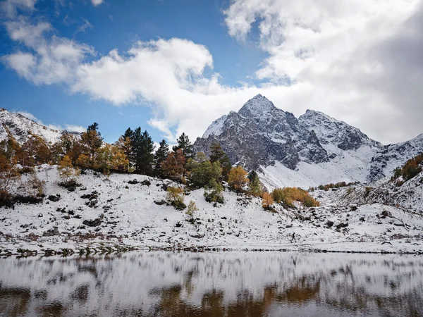 Travel to Caucasus mountains in Karachay-Cherkessia, Arkhyz. — Stock Photo, Image