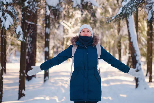 Happy Asian woman walking in winter snow forest. — Foto Stock