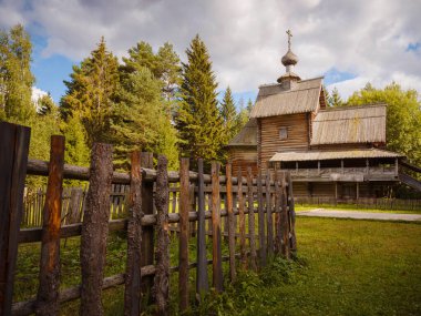 Rusya 'ya yaz seyahati, Torzhok şehri. Vasilevo Mimari ve Etnoğrafya Müzesi. Sozi 'deki Kurtarıcı Kilisesi (Kalininsky Bölgesi), İşaret Kilisesi