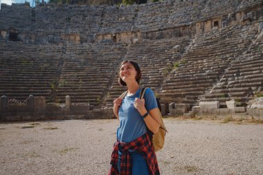 Ekim öğleden sonra Antalya 'da yürüyüş, Perge kenti