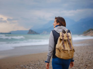 Antalya, hindi, Akdeniz kıyısında kış yürüyüşü