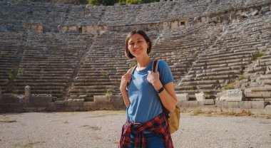 Ekim öğleden sonra Antalya 'da yürüyüş, Perge kenti