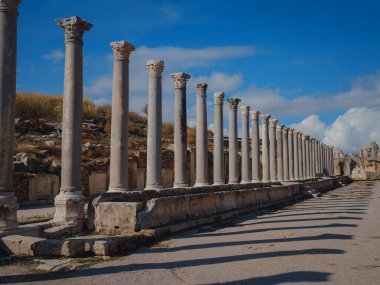 Ekim öğleden sonra Antalya 'da yürüyüş, Perge kenti