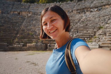 Ekim öğleden sonra Antalya 'da yürüyüş, Perge kenti