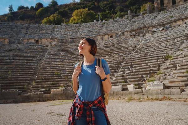 Ekim öğleden sonra Antalya 'da yürüyüş, Perge kenti