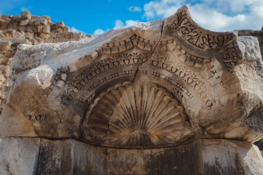 Bir zamanlar Pamphyli 'nin başkenti olan antik Yunan kenti Perge Perga' daki Nemfaf harabeleri.