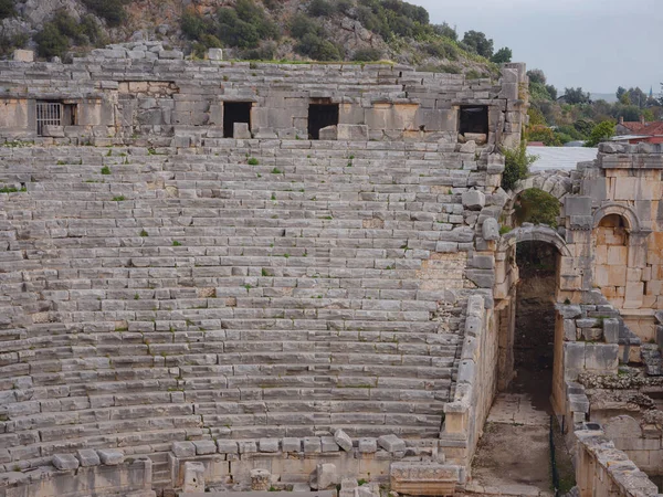 マイラは 古い名前 アンタルヤ トルコの古代ギリシャ ローマ円形闘技場の遺跡 マイラは ケールの小さな町が今日に現代トルコのアンタルヤ県に位置していますは リュキアのアンティーク街 — ストック写真