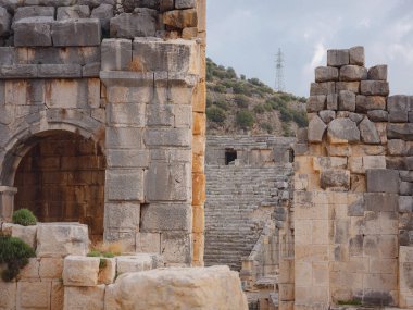 Myra, eski adı - Demre, Türkiye antik Yunan-Roma amfi kalıntıları. Myra Likya'nın nerede Kale küçük kasaba bugün günümüze Antalya İli Türkiye'nin yer alır antika bir yeridir.