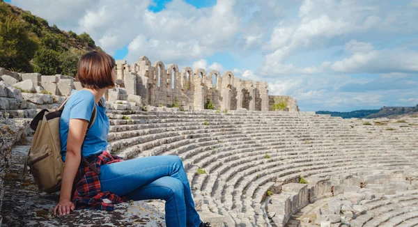 Passeio Antalya Turquia Tarde Outubro Quente Mulher Turística Bonita Com — Fotografia de Stock