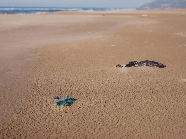 Spazzatura Sulla Spiaggia Patara Turchia Inquinamento Delle Bottiglie Plastica Vetro — Foto Stock